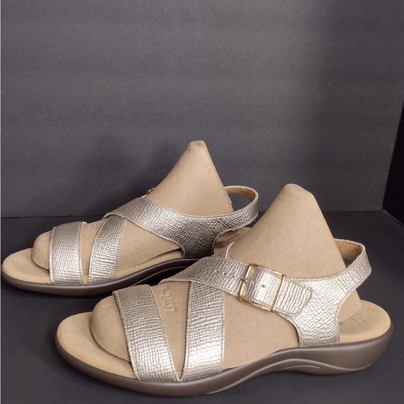SAS Women's Strappy Sandals - Gold size 10N pre owned Exellent condition - Picture 4 of 6